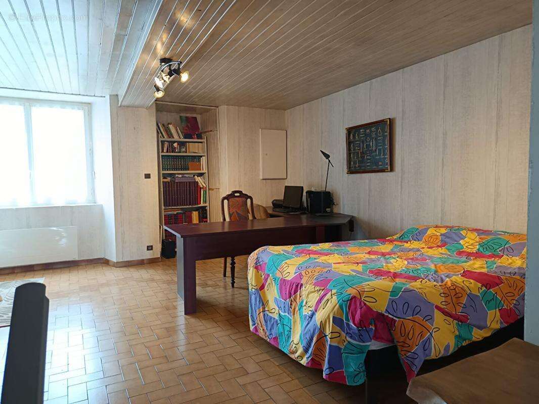 Maison à BAZOGES-EN-PAREDS