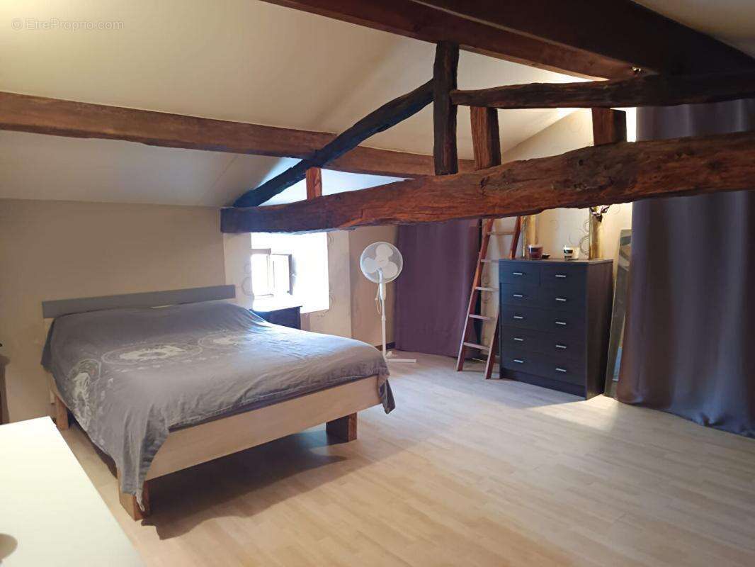 Maison à BAZOGES-EN-PAREDS