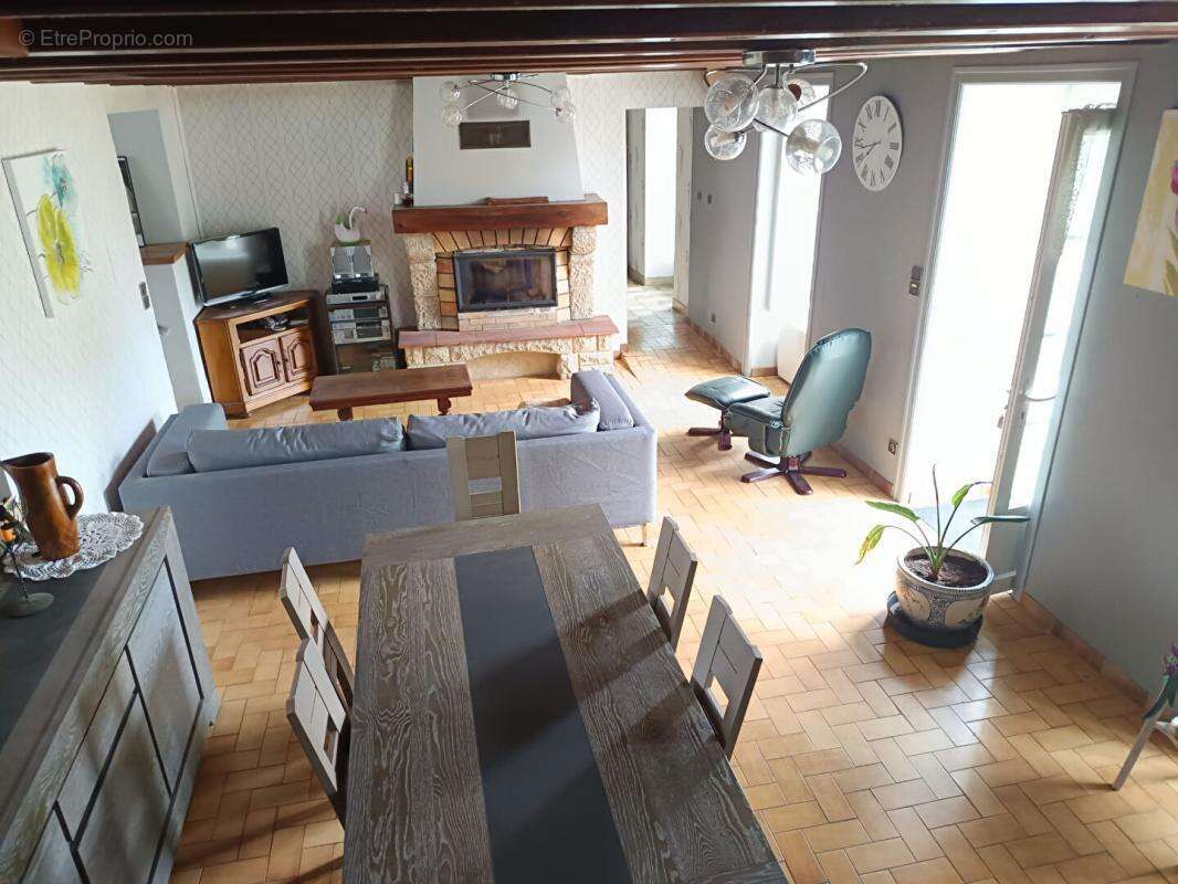 Maison à BAZOGES-EN-PAREDS