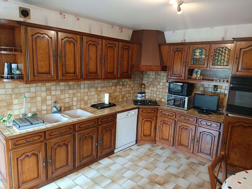 Maison à BAZOGES-EN-PAREDS