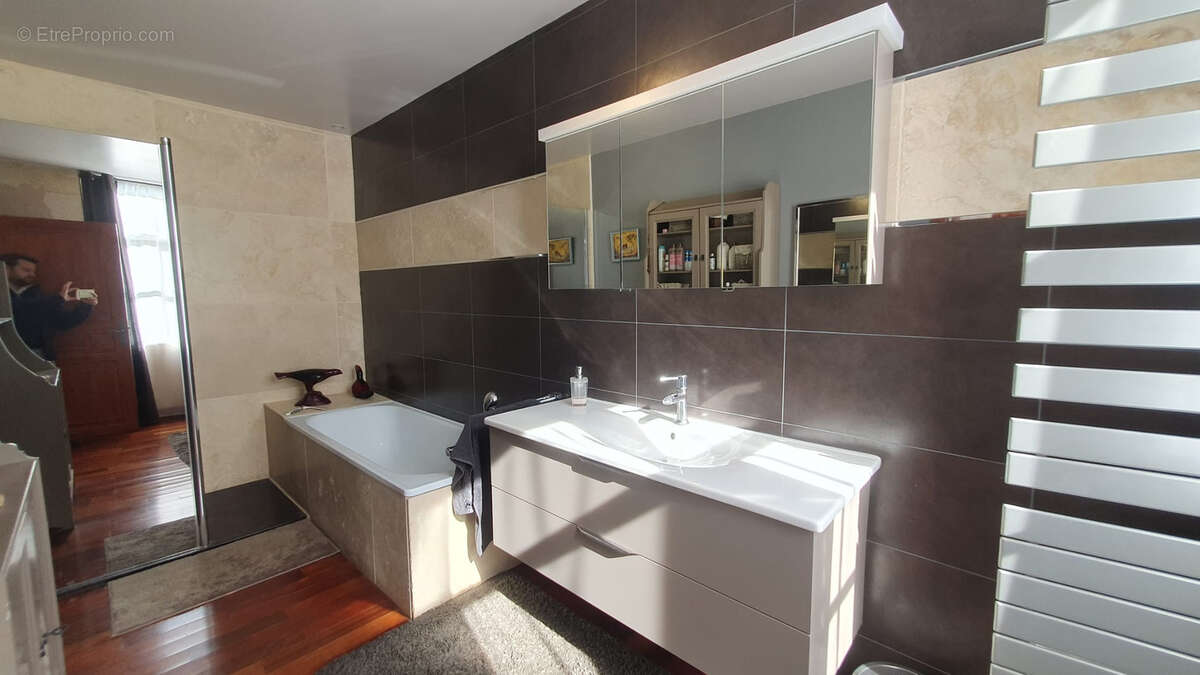 Maison à CIVRAC-DE-BLAYE