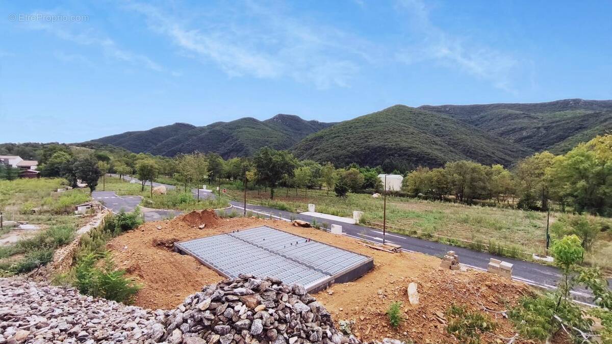 Terrain à COLOMBIERES-SUR-ORB