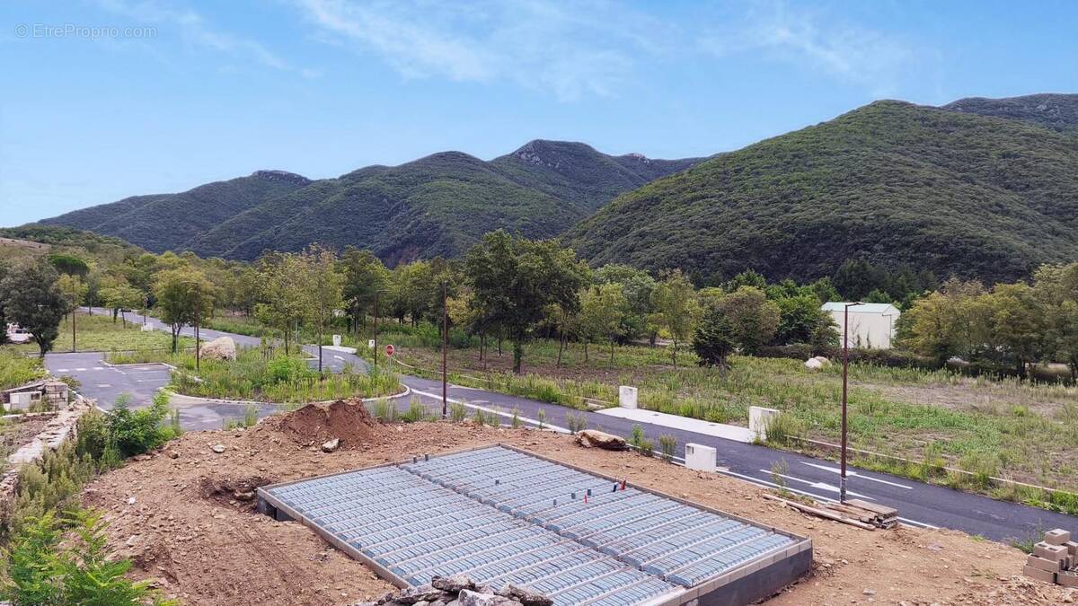 Terrain à COLOMBIERES-SUR-ORB