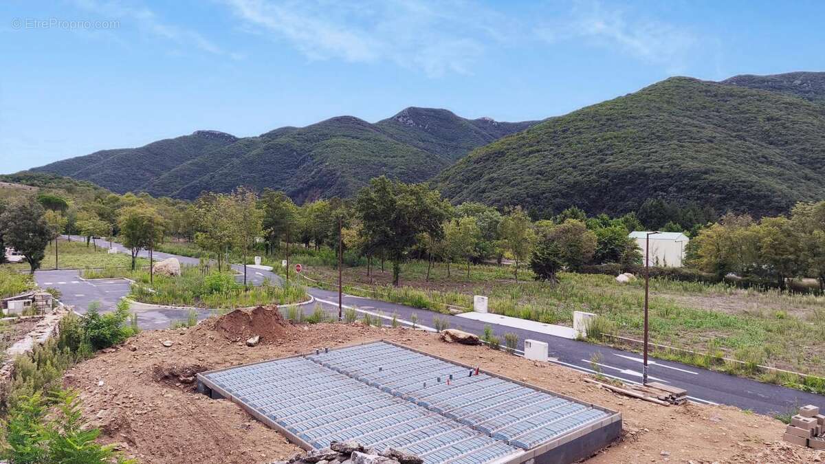 Terrain à COLOMBIERES-SUR-ORB