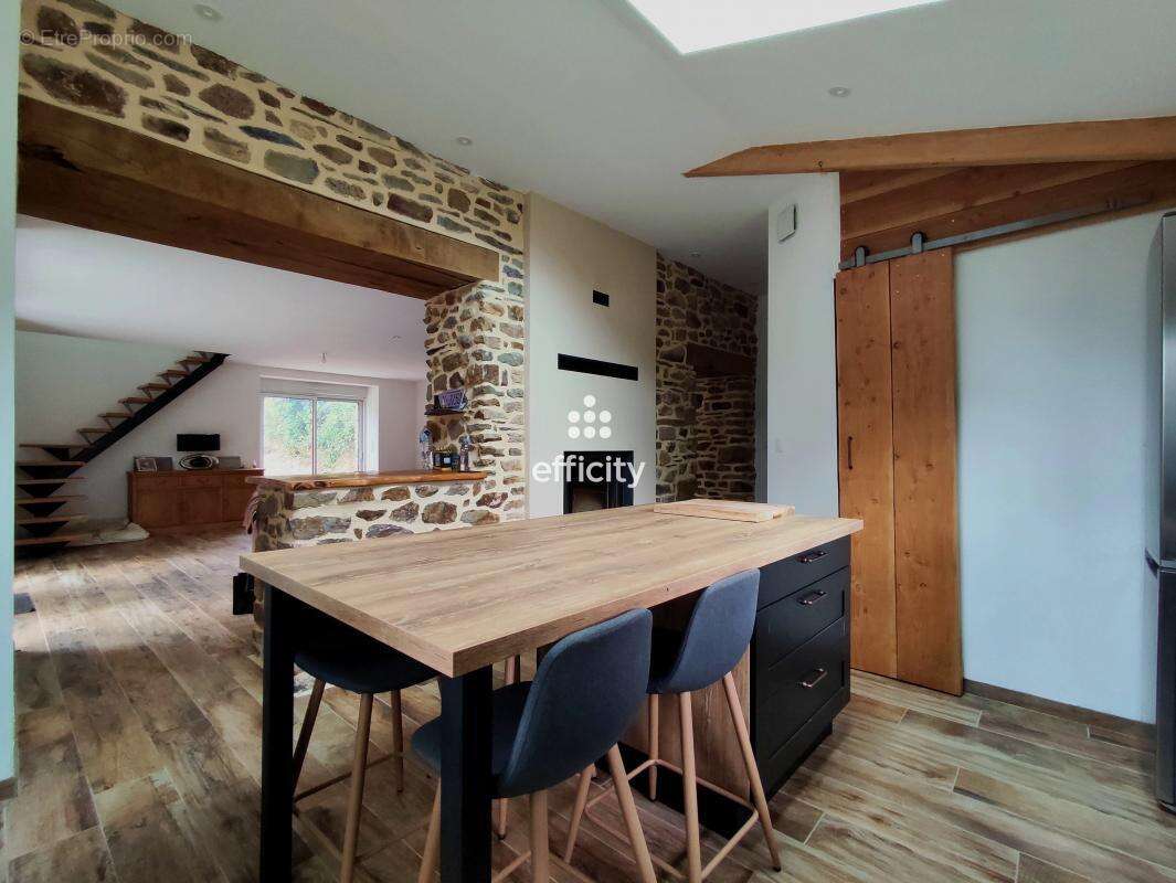 Maison à MAURE-DE-BRETAGNE