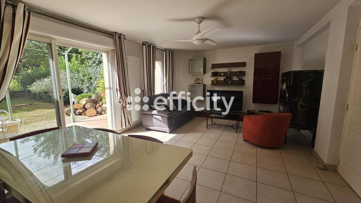 Maison à ROQUEBRUNE-SUR-ARGENS