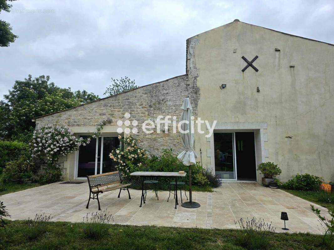 Maison à SAINT-PORCHAIRE