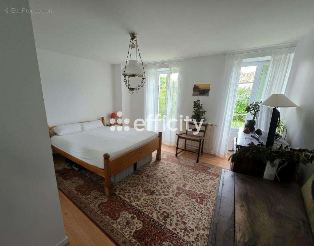 Maison à SAINT-PORCHAIRE