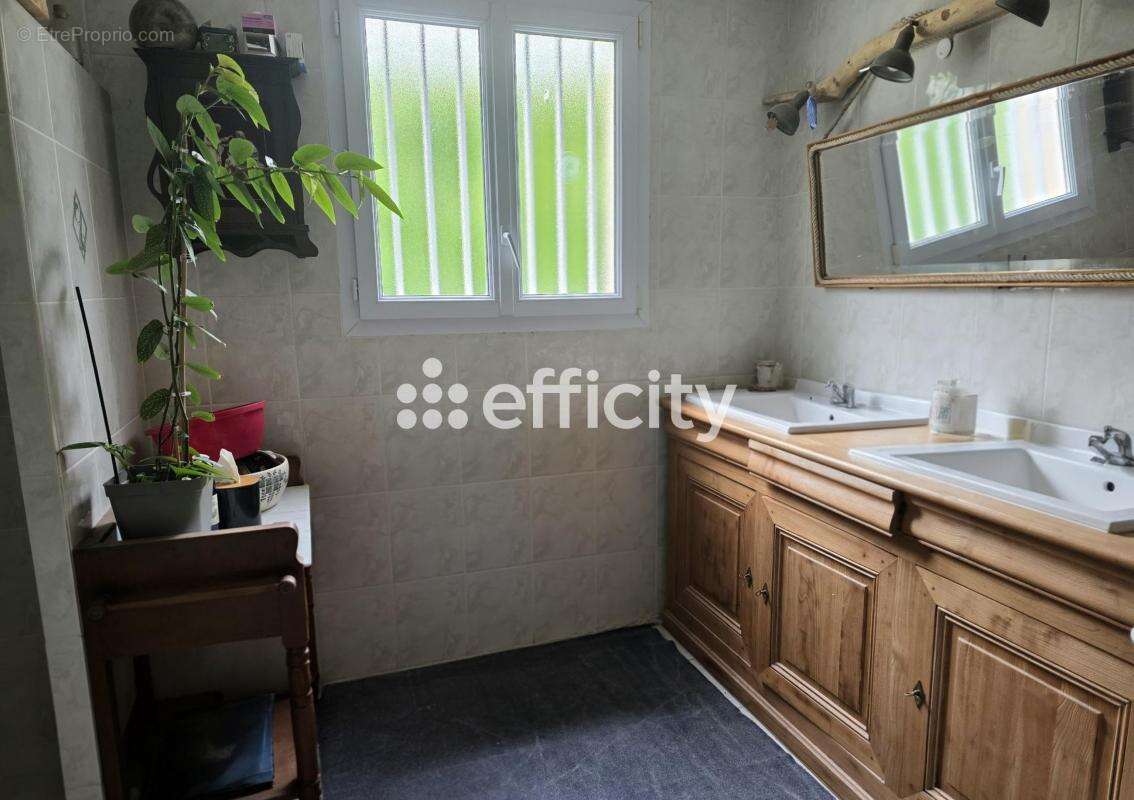 Maison à SAINT-PORCHAIRE