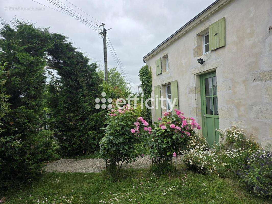 Maison à SAINT-PORCHAIRE