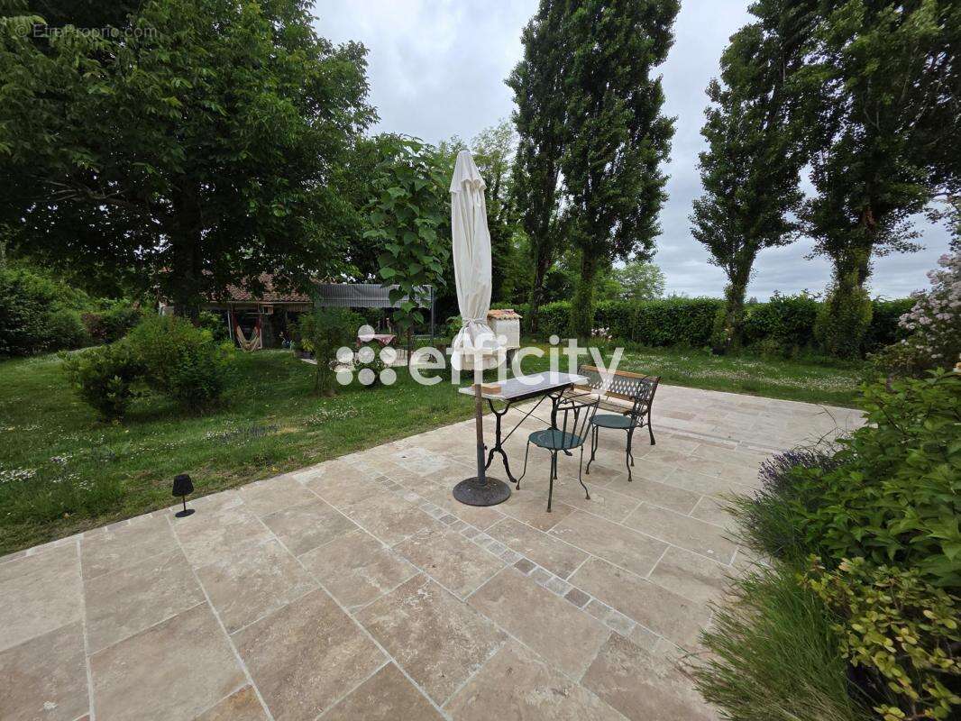 Maison à SAINT-PORCHAIRE