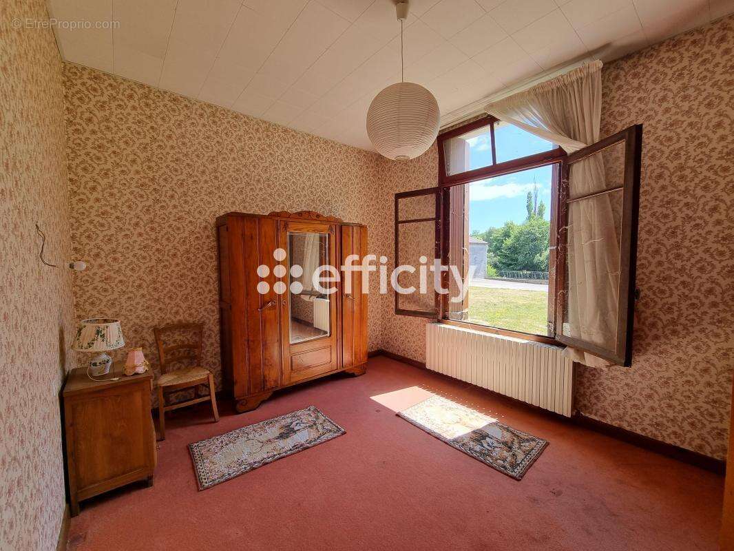 Maison à LE MALZIEU-VILLE