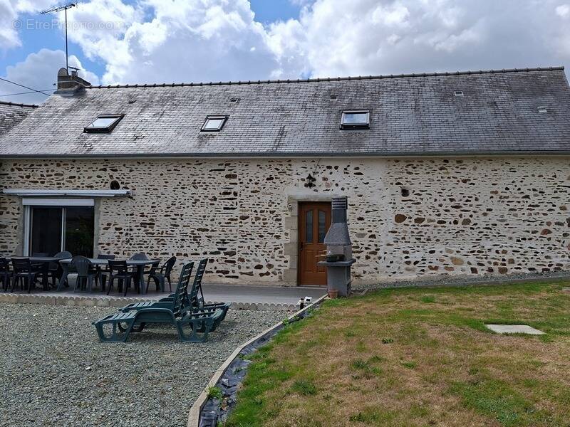 Maison à VILLAINES-LA-JUHEL