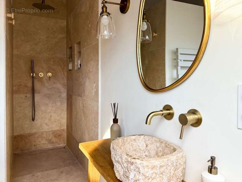 Maison à VETRAZ-MONTHOUX