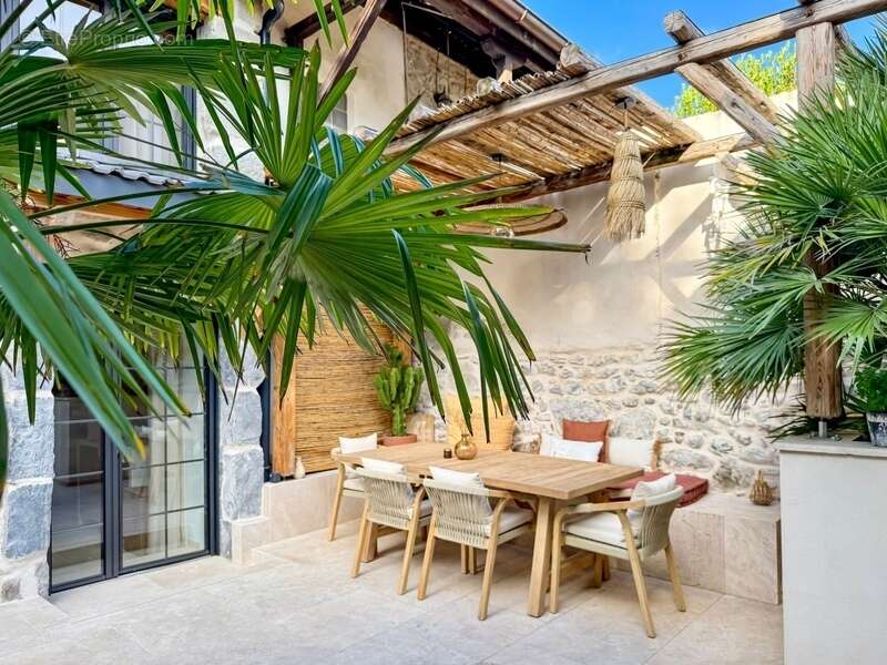 Maison à VETRAZ-MONTHOUX