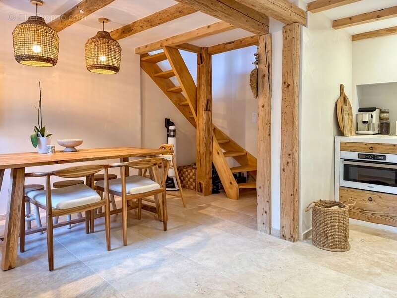 Maison à VETRAZ-MONTHOUX