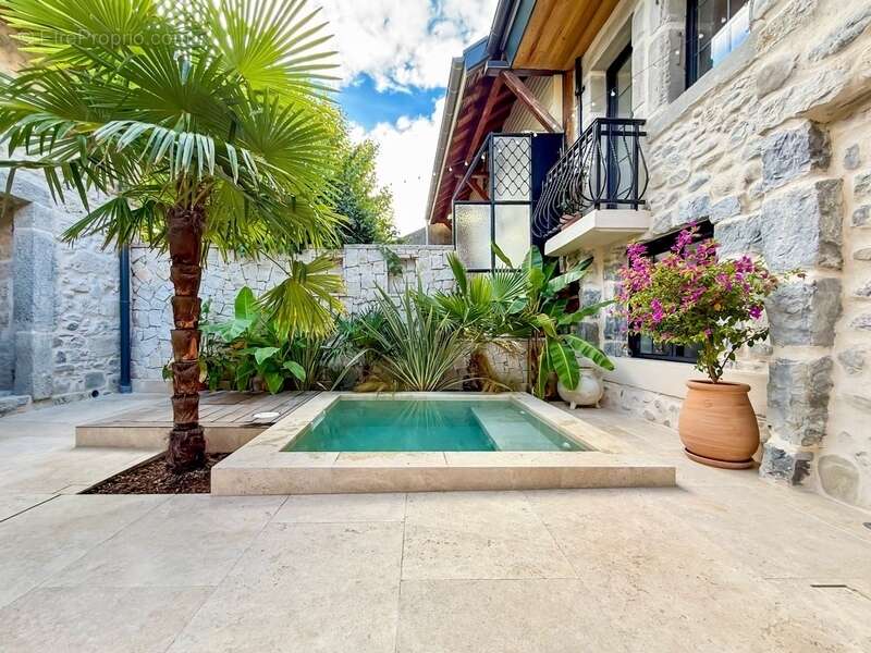 Maison à VETRAZ-MONTHOUX