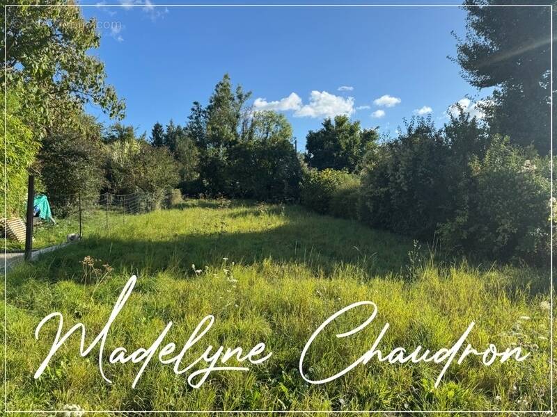 Terrain à JANVILLE-SUR-JUINE