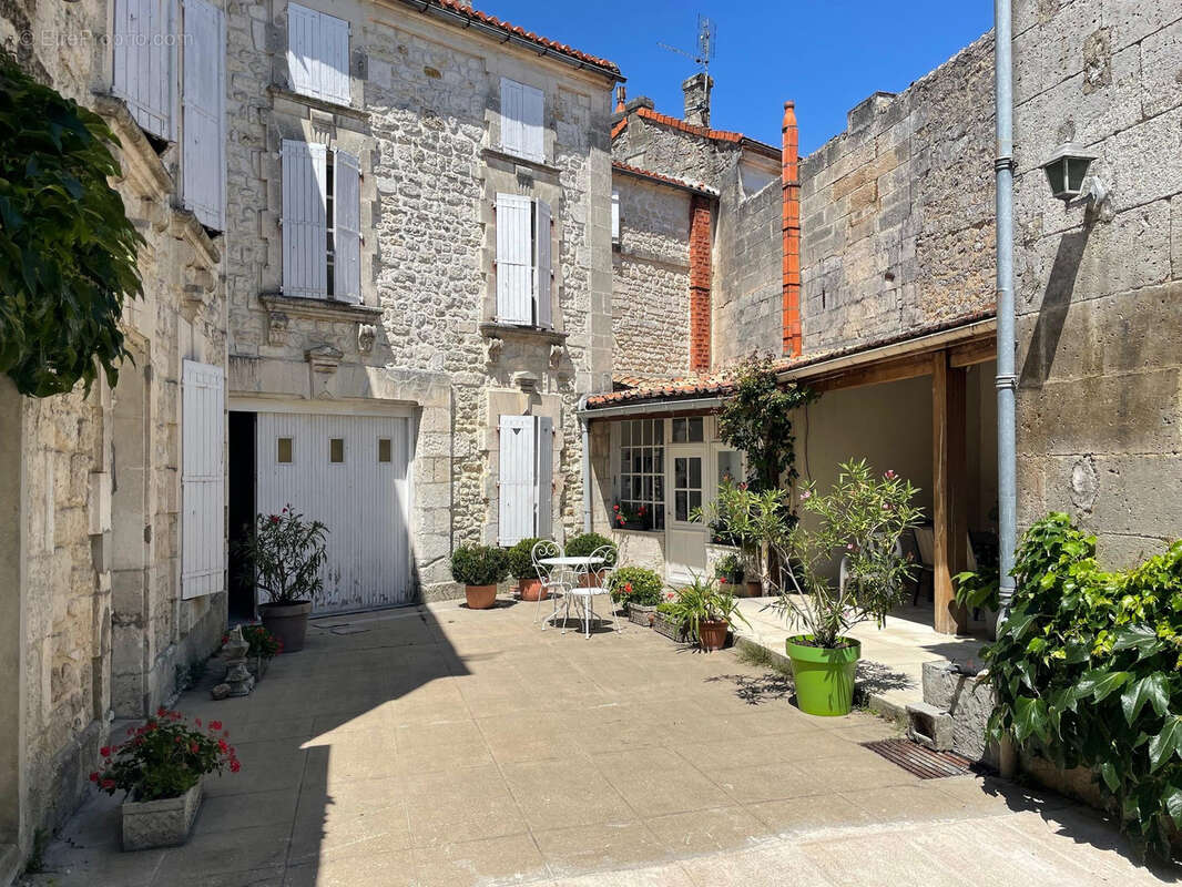 Maison à L&#039;ISLE-D&#039;ESPAGNAC