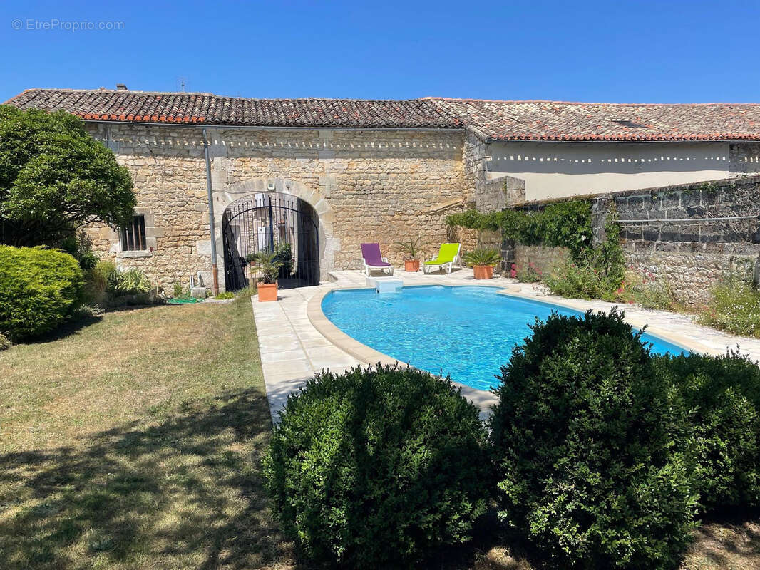 Maison à L&#039;ISLE-D&#039;ESPAGNAC