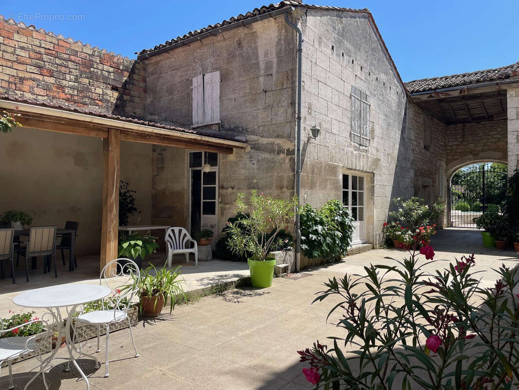 Maison à L&#039;ISLE-D&#039;ESPAGNAC