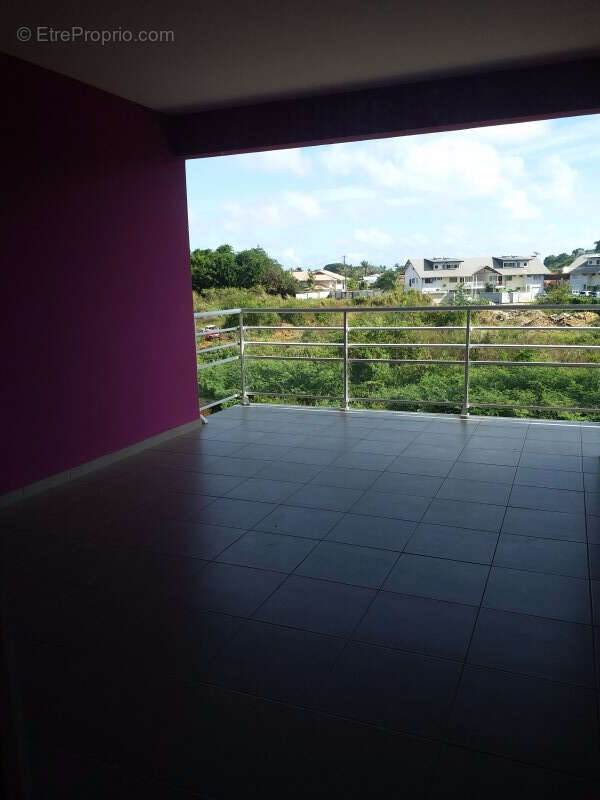 Appartement à REMIRE-MONTJOLY