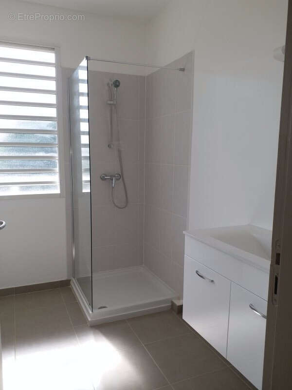 Appartement à REMIRE-MONTJOLY