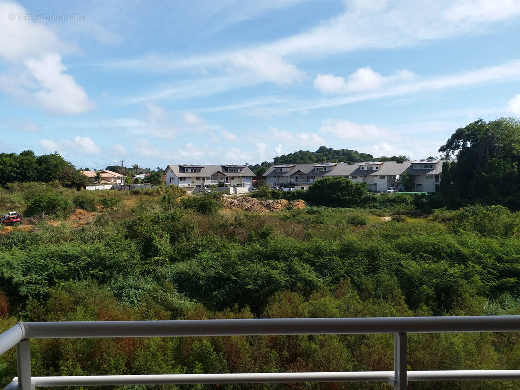 Appartement à REMIRE-MONTJOLY