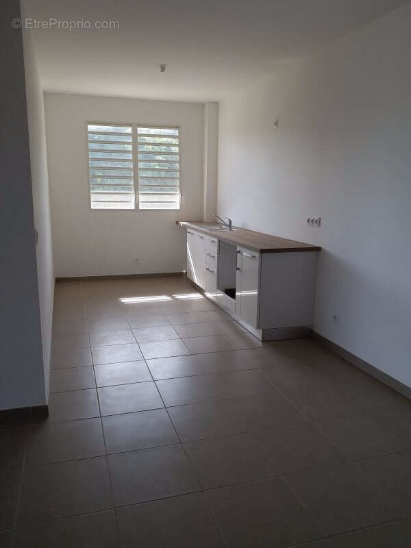 Appartement à REMIRE-MONTJOLY