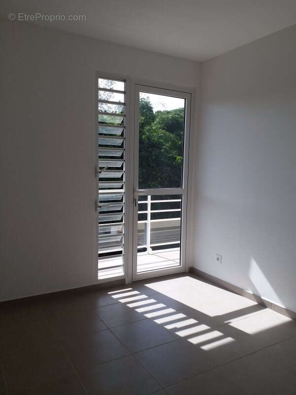 Appartement à REMIRE-MONTJOLY