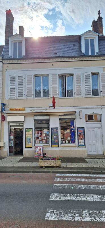 Commerce à VILLENEUVE-L&#039;ARCHEVEQUE