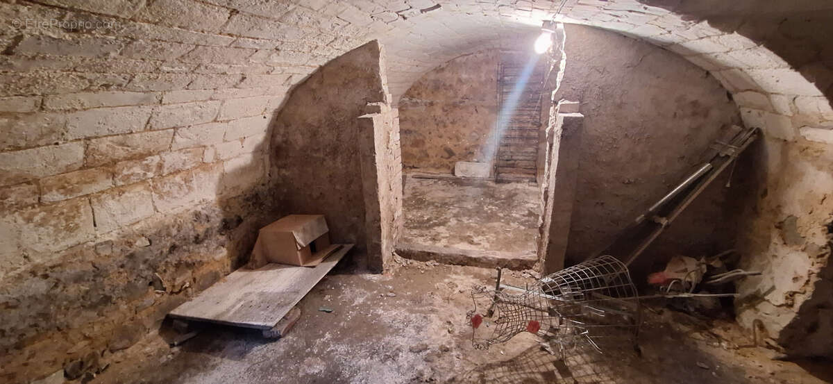 Commerce à VILLENEUVE-L&#039;ARCHEVEQUE