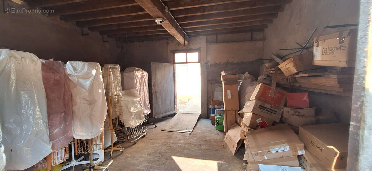 Commerce à VILLENEUVE-L&#039;ARCHEVEQUE