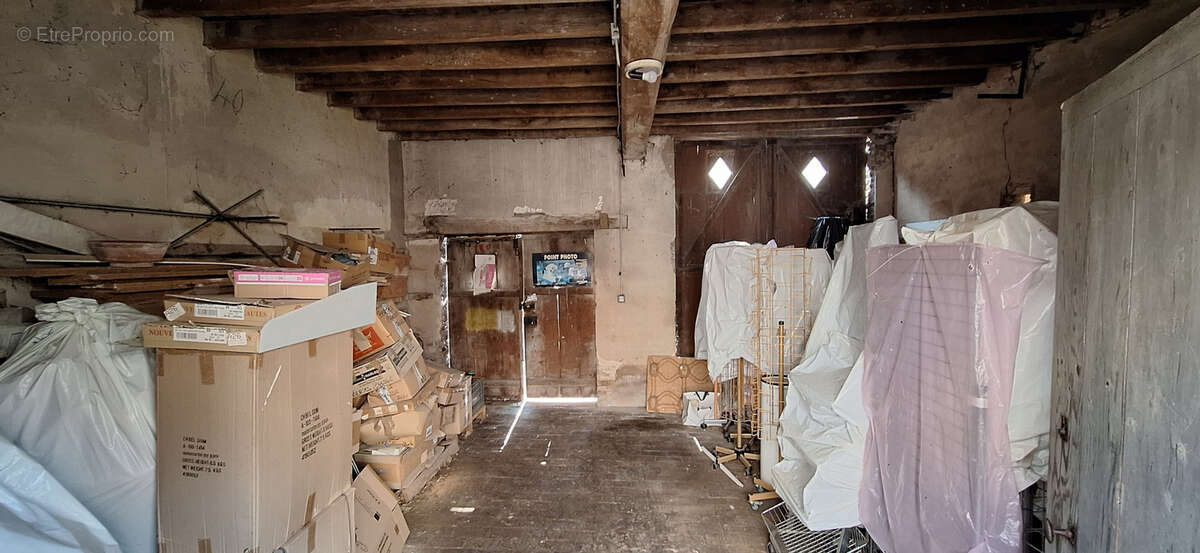 Commerce à VILLENEUVE-L&#039;ARCHEVEQUE