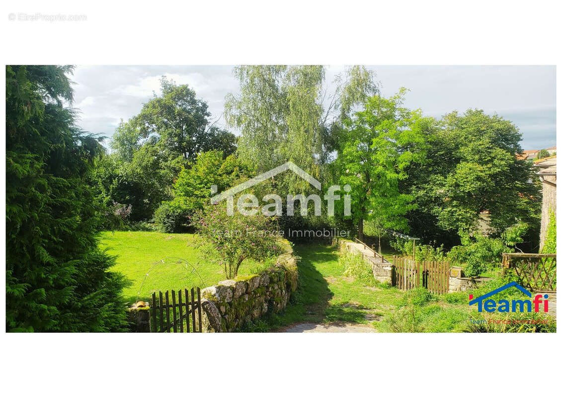 Maison à SAINT-PAL-DE-MONS