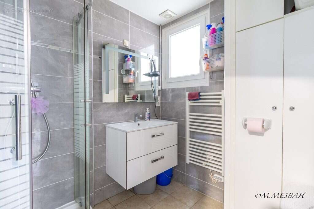 Appartement à LES LILAS