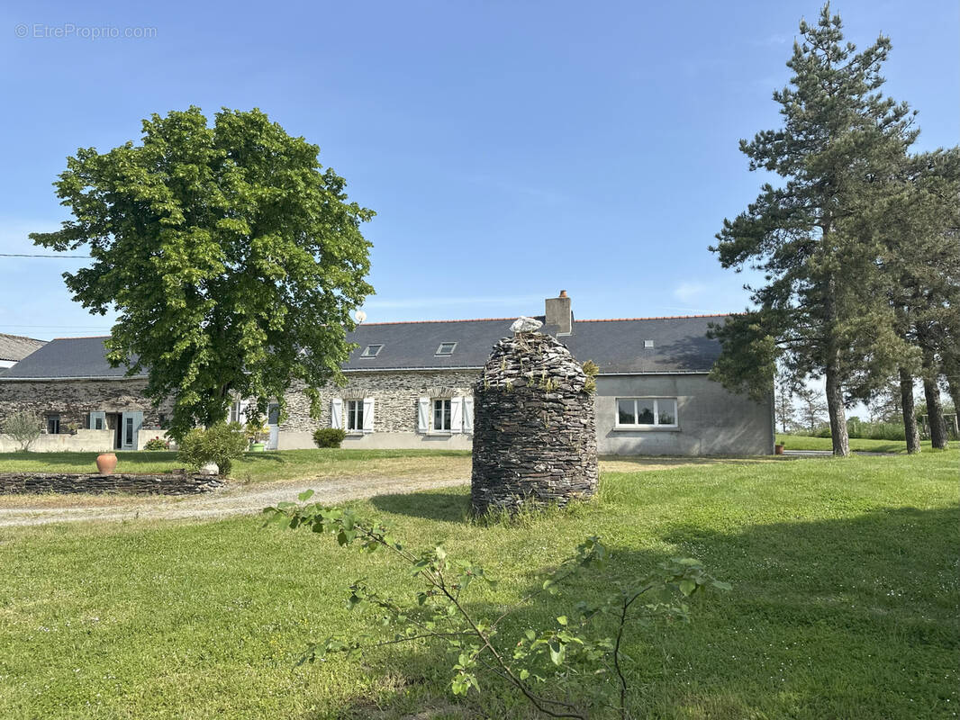 Maison à LE LOUROUX-BECONNAIS