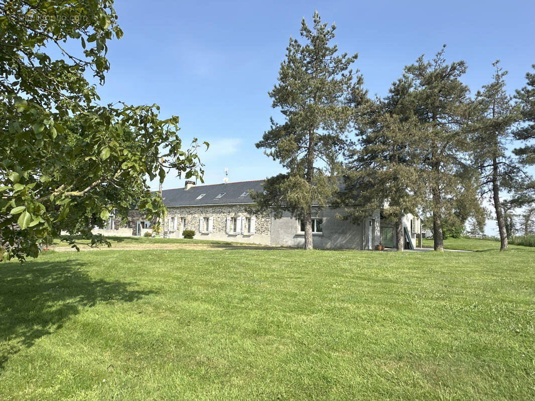 Maison à LE LOUROUX-BECONNAIS