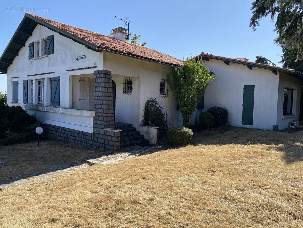 Maison à SAINT-GEORGES-DES-GARDES