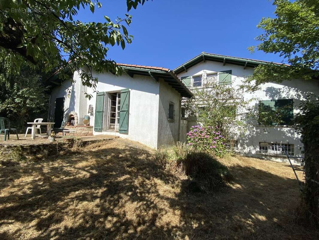 Maison à SAINT-GEORGES-DES-GARDES