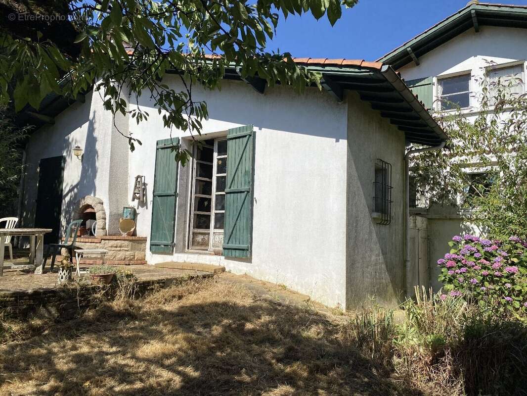 Maison à SAINT-GEORGES-DES-GARDES