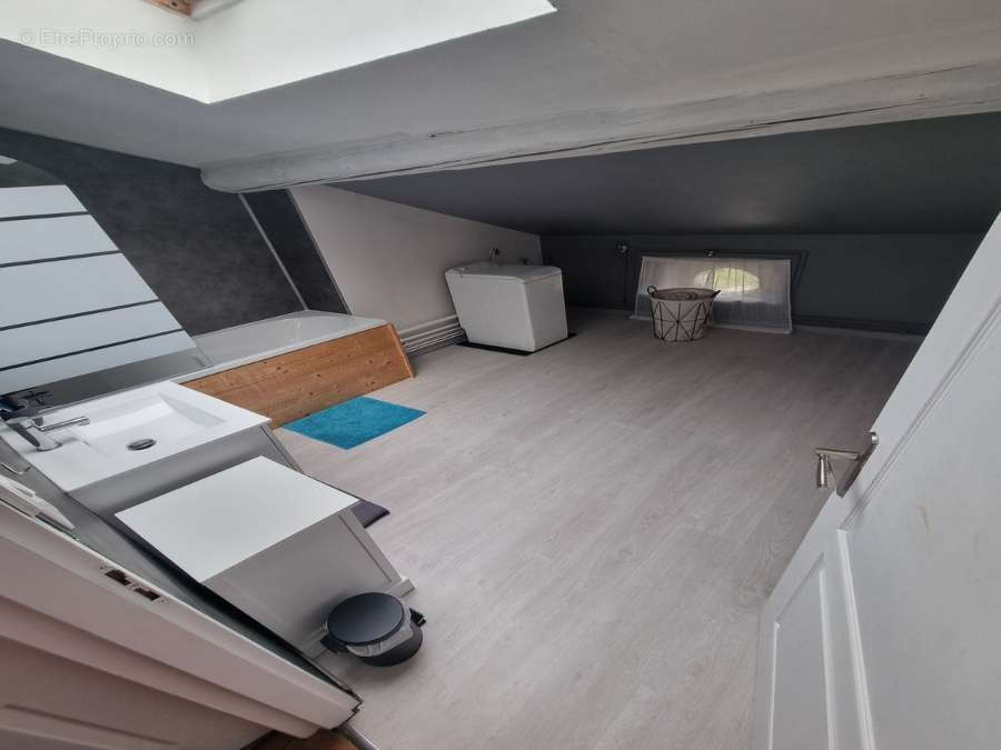 Appartement à DAMELEVIERES