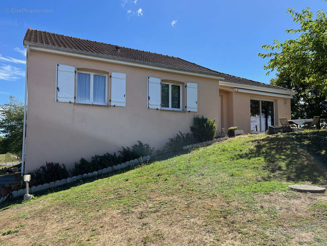 Maison à COUSSAC-BONNEVAL