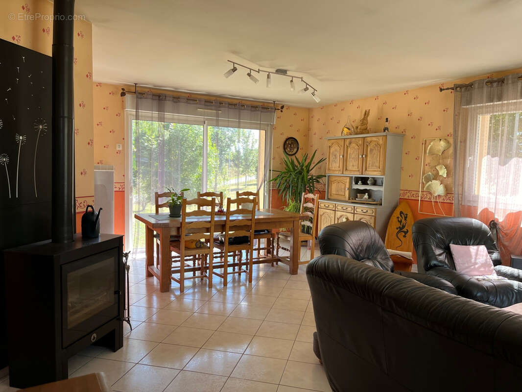 Maison à COUSSAC-BONNEVAL