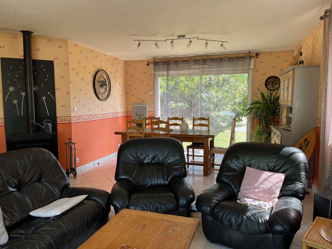 Maison à COUSSAC-BONNEVAL