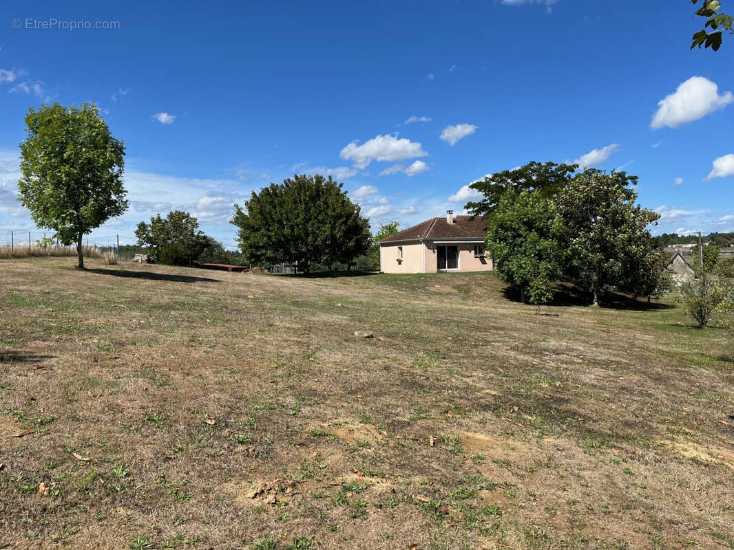 Maison à COUSSAC-BONNEVAL