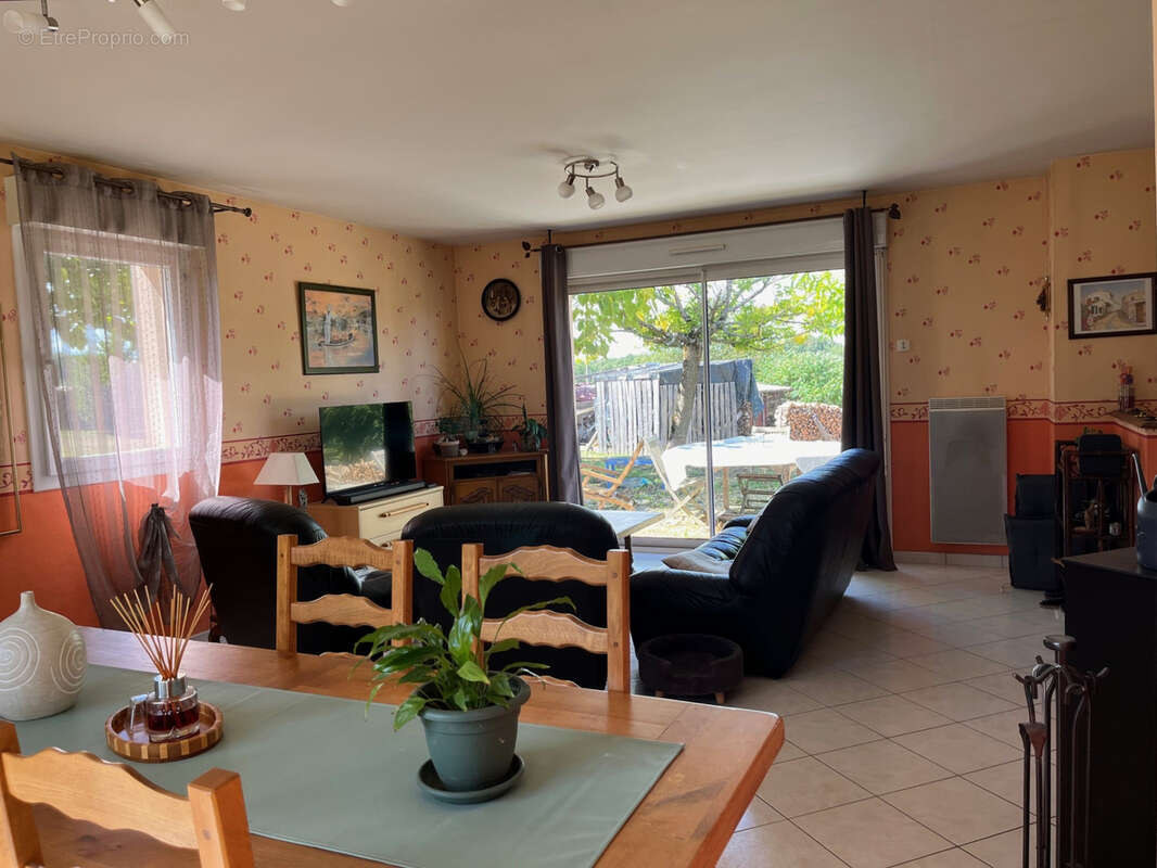 Maison à COUSSAC-BONNEVAL