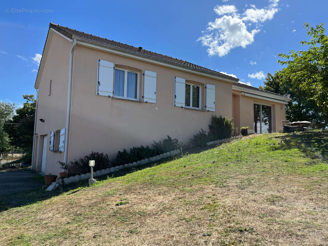 Maison à COUSSAC-BONNEVAL