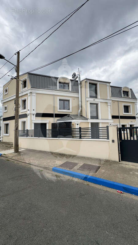 Autre à PARAY-VIEILLE-POSTE