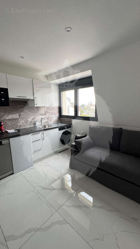 Autre à PARAY-VIEILLE-POSTE